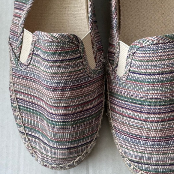 ROCKET DOG SLIP ON STRIPED-FAUX ESPADRILLE. EXCELLENT CONDITION. - Picture 13 of 16